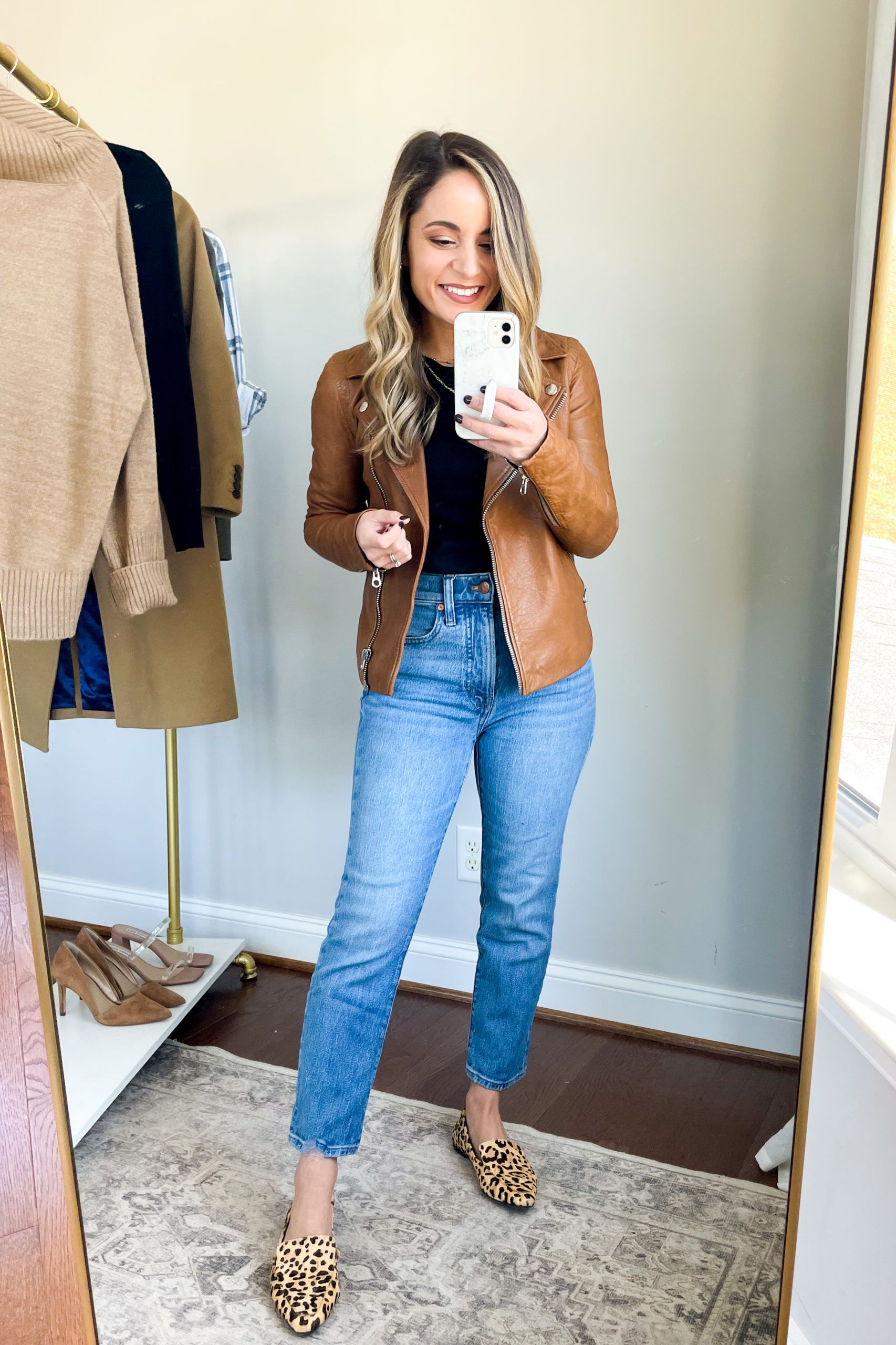 The Full Petite Vogue Information to Carrying Fake Leather-based